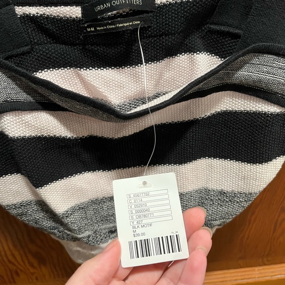 Urban Outfitters Monochrome Wave Knit Crop Top - Picture 4 of 4